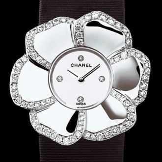 Or blanc 18 carats / Pétales sertis diam