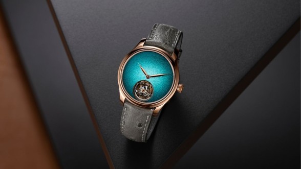 Endeavour Tourbillon Concept Turquoise Enamel, 40 mm, calibre à remontage automatique, 72 heures de réserve de marche. CHF 75'000. © H. Moser & Cie.