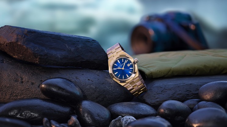Overseas self-winding 34,5mm © Vacheron Constantin