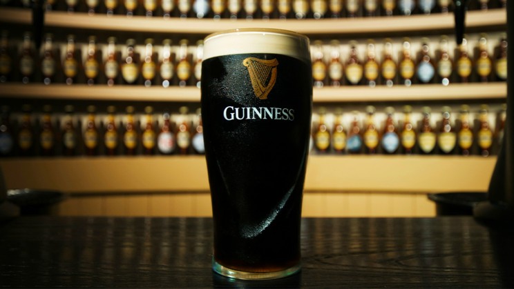 Pint of Guinness © Christopher Zapf / Unsplash