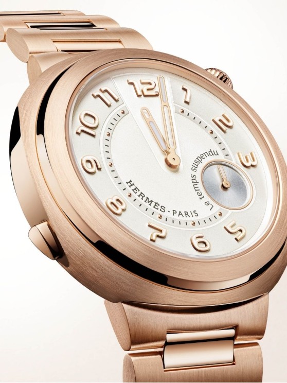Hermès Cut Le temps suspendu, 39 mm de diamètre, or rose, animation à la demande, calibre automatique. EUR 43'000 (sur bracelet or rose) © Hermès