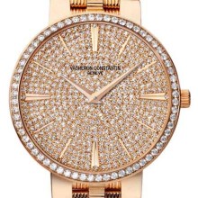 Traditionnelle gold bracelet fully paved