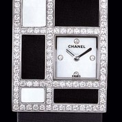 Or blanc 18 carats / Cadran nacre, 4 diamants