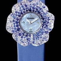 Or blanc 18 carats / Pétales sertis diam & saphirs